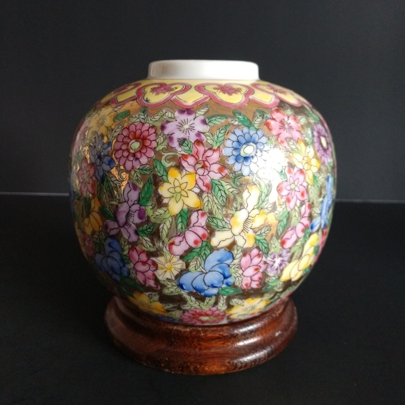 ‼️ SOLD ‼️ Ginger Jar/Vase Handpainted Flowers Hong Kong - Picture 5 of 13